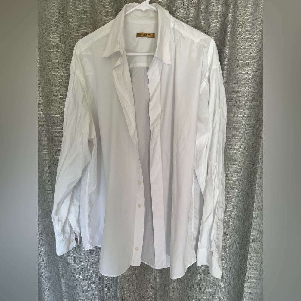 White shirt. Size:XL